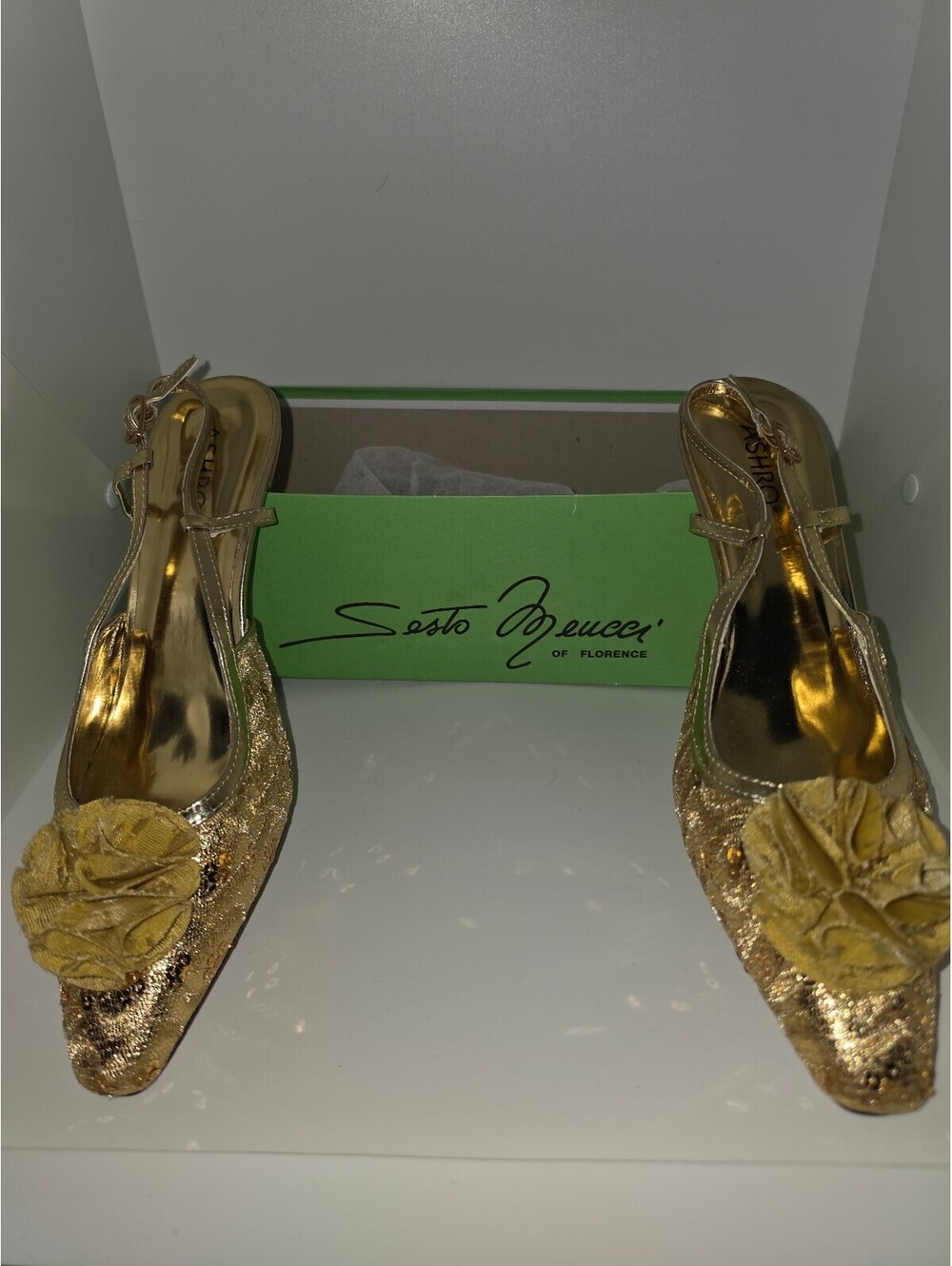 Sesto Meucci Gold Slingback Heels with Floral Accent Size 7  NEW